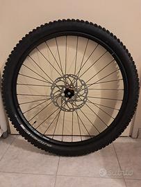 Ruota completa  MTB 29 pollici mai usata 
