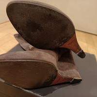 stivaletto in camoscio con zeppa