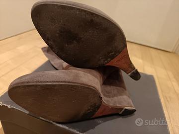 stivaletto in camoscio con zeppa