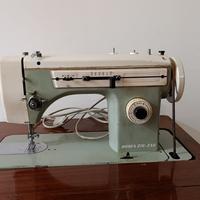 Macchina da cicire marca Nuova Zig Zag con mobile