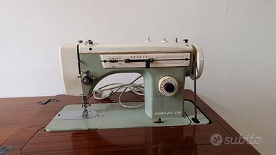 Macchina da cicire marca Nuova Zig Zag con mobile