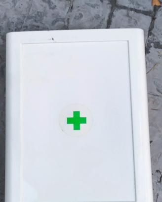 Armadietto medicinali bianco lavoro/casa