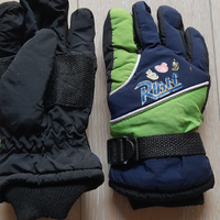 Guanti da neve usati solo pochi giorni