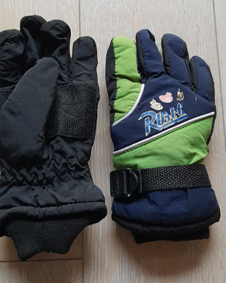 Guanti da neve usati solo pochi giorni