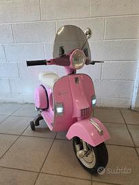 Vespa elettrica rosa per bambini