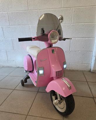 Vespa elettrica rosa per bambini