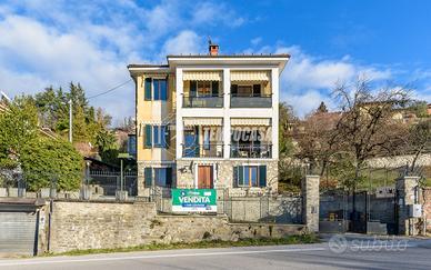 VILLA CON VISTA PANORAMICA !!