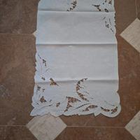 Centro tavolo a intaglio fatto a mano