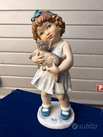 Statuetta bambina con gatto Giuseppe Armani