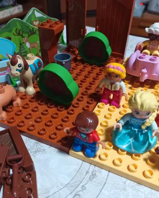 quasi 100 mattoncini LEGO e mini figures