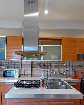 cucina con doppia penisola lube