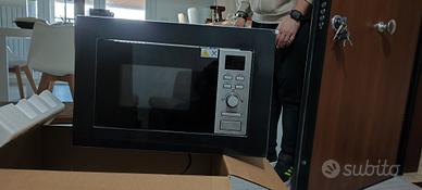 Microonde incasso NUOVO MAI USATO  ma danneggiato 