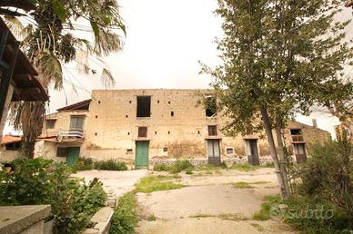 SOLUZIONE CON 8000 MQ DI TERRENO