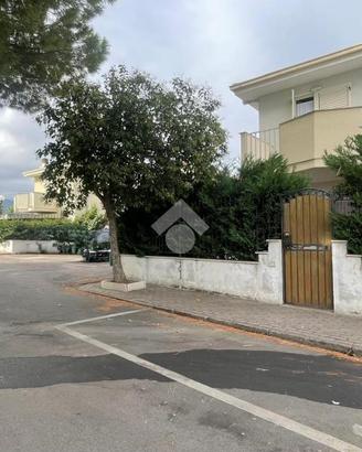 VILLA A SCHIERA D'ANGOLO A CORIGLIANO-ROSSANO