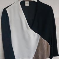 Maglia in tre colori e diversi tessuti