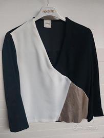 Maglia in tre colori e diversi tessuti