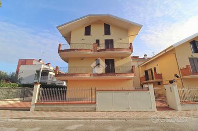 3 LOCALI A GIULIANOVA