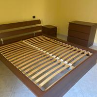 Letto ikea con due comodini ed un comò