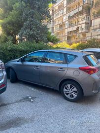 Toyota ibrida 1.8 silenziosa con consumi bassi
