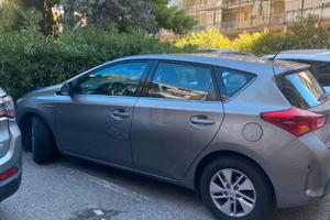 Toyota ibrida 1.8 silenziosa con consumi bassi
