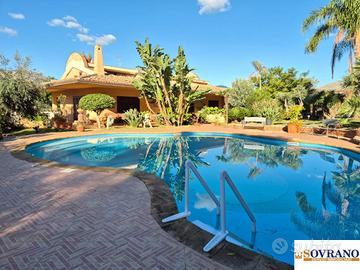 MONDELLO: VILLA CON PISCINA