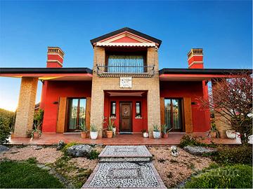 PRESTIGIOSA CASA SINGOLA CENTRO CAMPONOGARA
