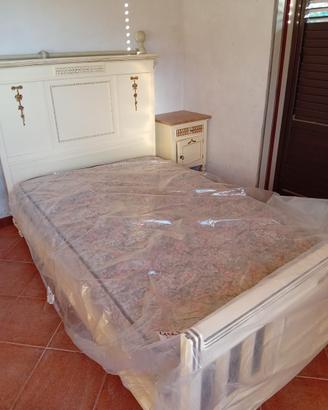 Set mobili antichi ‘900: letto, comodino, specchio