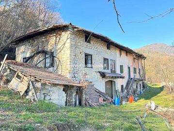 Rustico / Casale di 500 m² con più di 5 locali e p