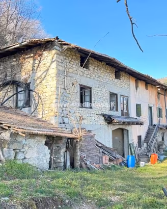 Rustico / Casale di 500 m² con più di 5 locali e p
