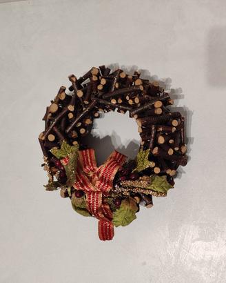 Ghirlanda decorativa natalizia in legno e tessuto