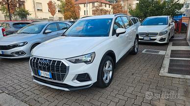 Audi Q3 35 1.5 tfsi mhev s-tronic