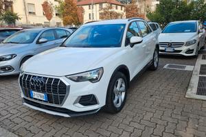 Audi Q3 35 1.5 tfsi mhev s-tronic