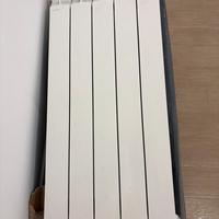 Coppia di termosifoni - dettagli nella foto