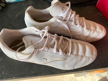 Scarpe con tacchetti