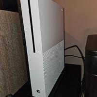 Xbox One S 1TB + base verticale + joy + giochi