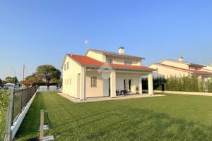 VILLA SINGOLA A TREBASELEGHE