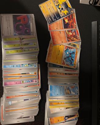 Lotto oltre 200 carte pokemon