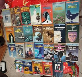 Lotto 26 Libri OSCAR MONDADORI Fantascienza