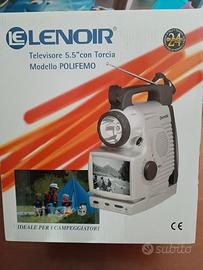 Piccolo televisore per campeggio.