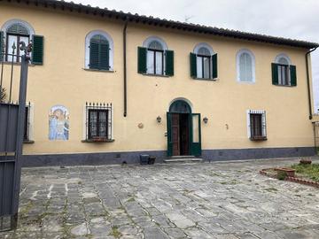 Villa di 480 m² con più di 5 locali e box auto dop