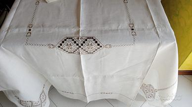 tovaglia 8/10 persone ricamo a mano fiorentino