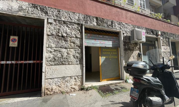 Locale commerciale - zona espero