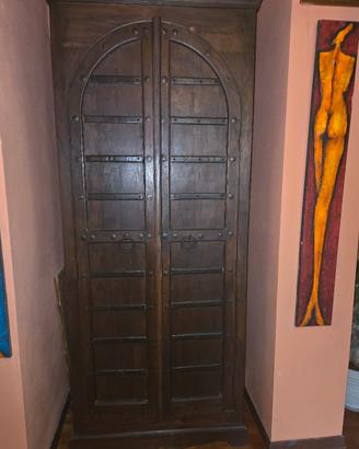 Armadio legno massiccio stile medioevale