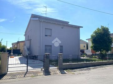 BIFAMILIARE A MIRANDOLA