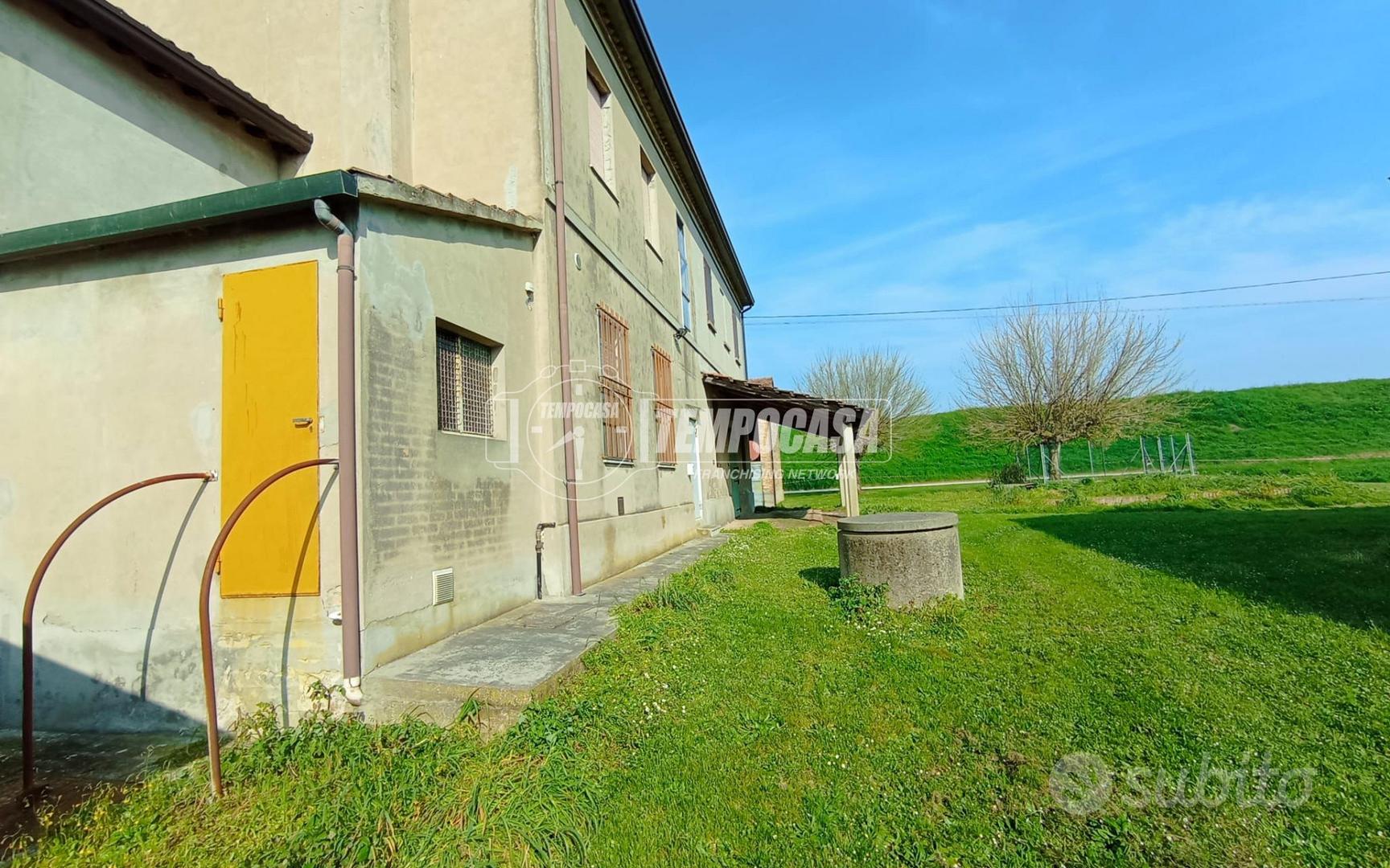 VILLA BIFAMILIARE
