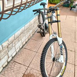 Bici da discesa Turner DHR RUOTE 26 tutta