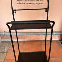 Servomuto con poggiascarpe in metallo nero e piana