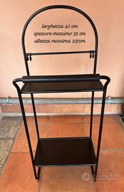 Servomuto con poggiascarpe in metallo nero e piana