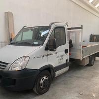 Iveco 35/E4 con gru