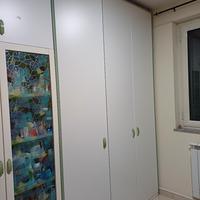 armadio bianco e verde